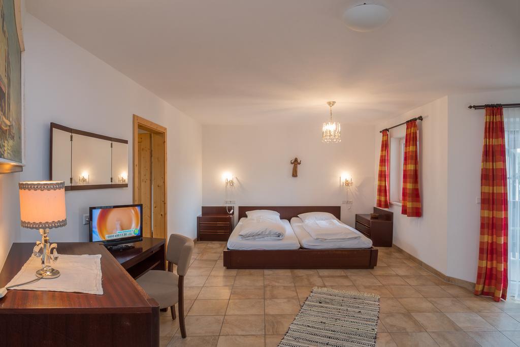 Landhaus Charlotte Am Geigenbuehel -Apartments Seefeld in Tirol Kültér fotó